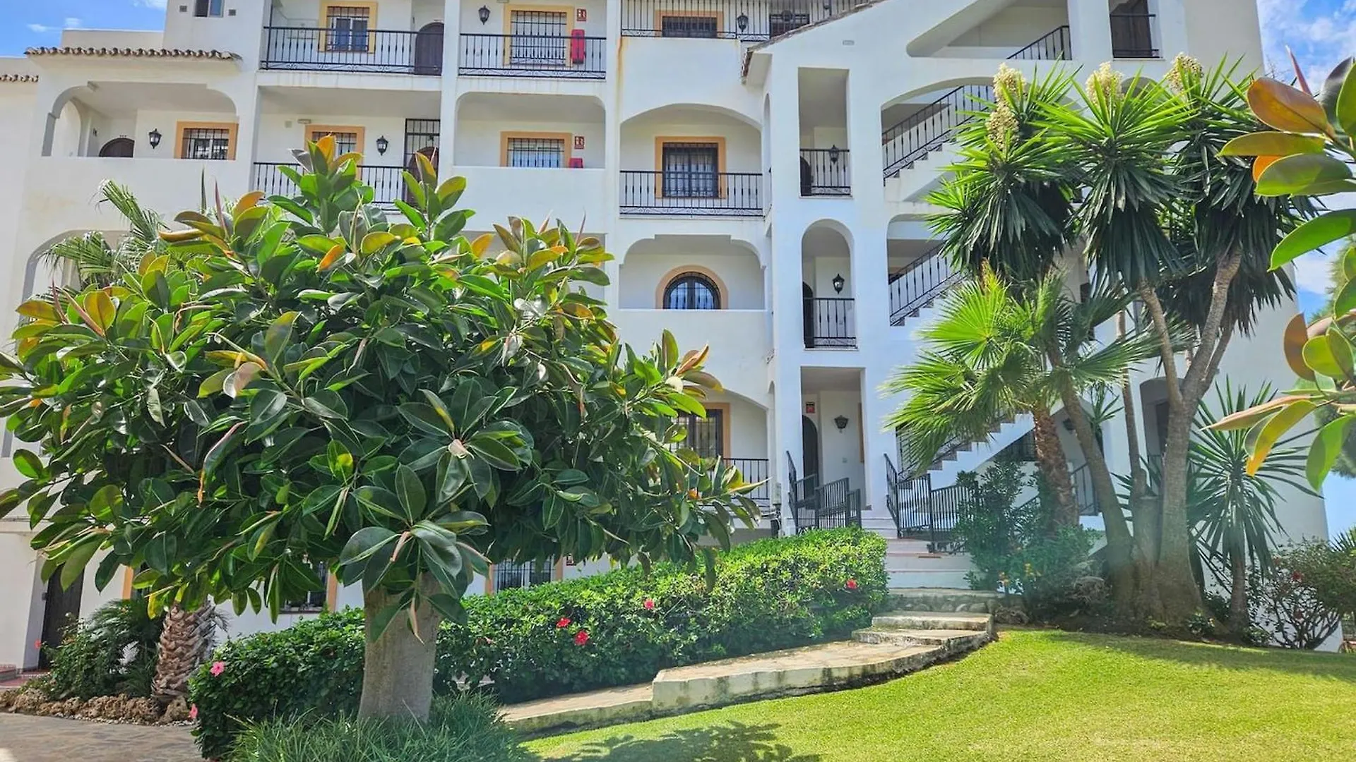 Modern 2 Bed Apartment Riviera Close To The Beach contacts
